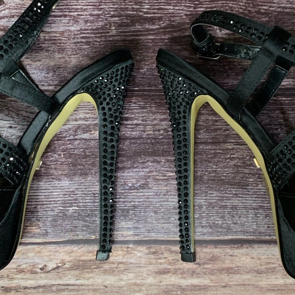 Bebe ~ Leola Pointy Toe Pump - Picture 8 of 16